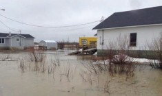 Flooding again drives residents from Kashechewan and Attawapiskat