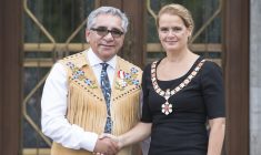 GG05-2018-0212-035
06/09/2018
Ottawa, Ontario, Canada

Her Excellency presents the Member insignia of the Order of Canada to Abel Bosum.

Her Excellency the Right Honourable Julie Payette, Governor General of Canada, invested 8 Officers and 31 Members into the Order of Canada on Thursday, September 6, 2018 at Rideau Hall.

***

Son Excellence remet l’insigne de Membre de l’Ordre du Canada à Abel Bosum.

Son Excellence la très honorable Julie Payette, gouverneure générale du Canada, a remis l’Ordre du Canada à 8 Officiers et 31 Membres, le jeudi 6 septembre 2018 à Rideau Hall. 

Credit/Mention de source: